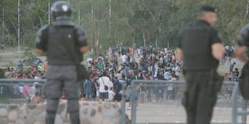 En el operativo de seguridad montado en el estadio Malvinas Argentinas, dejó como resultado seis personas detenidas según lo informó el Ministerio de Seguridad provincial\u002E