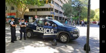 Lo detuvieron por violar la cuarentena y descubrieron que andaba en una moto robada