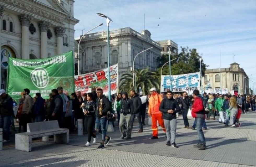 La Multisectorial marchó en Paraná