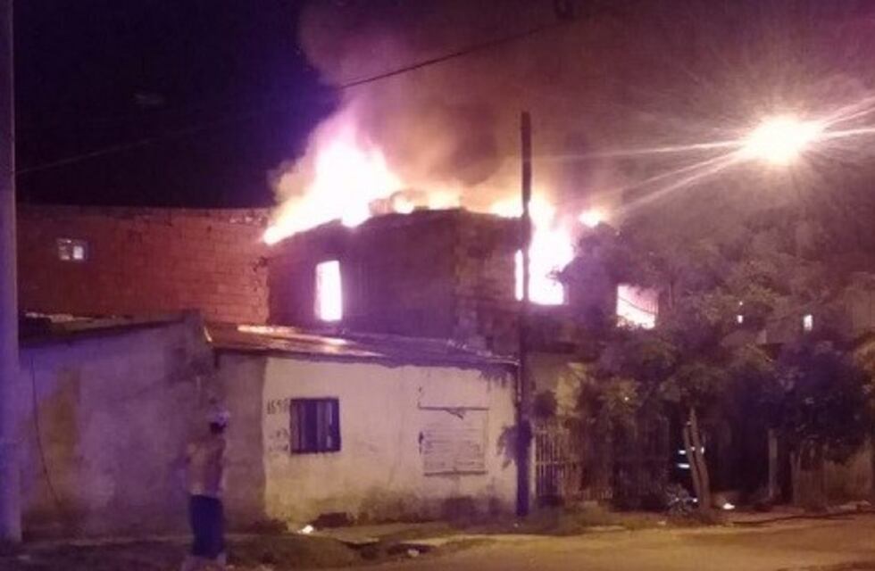 Desesperante pedido de una mujer en barrio Cerámica: su ex le quemó su casa y se quedó con lo puesto