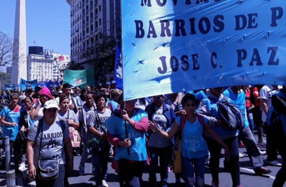 Organizaciones sociales realizan una movilización desde el Obelisco