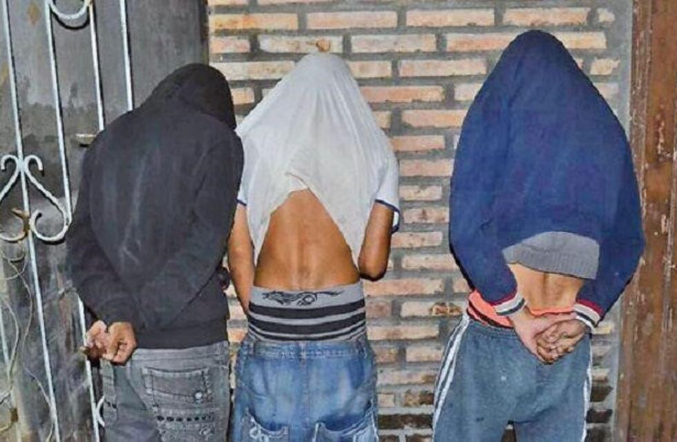 Tres jóvenes detenidos por intentar robar autos