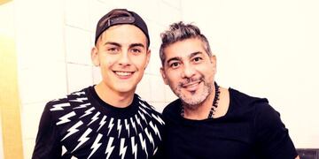 Pualo Dybala y la Pepa Brizuela, durante el show de La Barra en El Colono\u002E