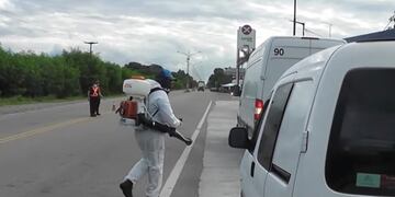 Controversial cobro de una desinfección vehicular, en Jujuy\u002E