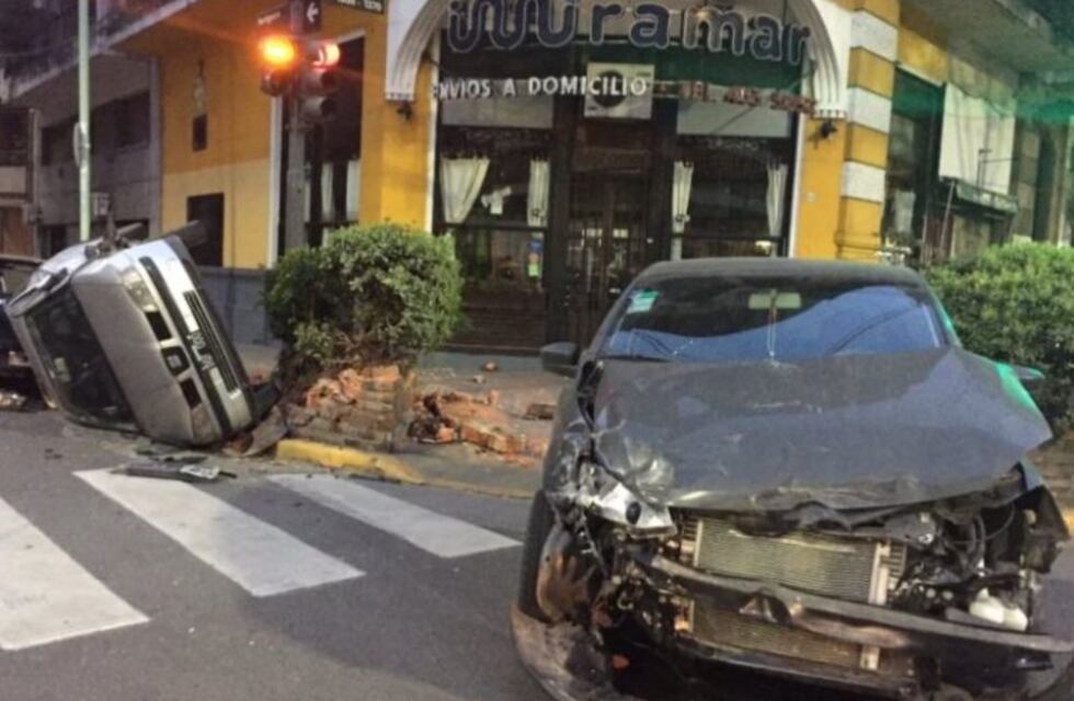Choque y vuelco en Caballito: un herido