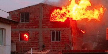 El incendio se propagó rápidamente por toda la vivienda\u002E