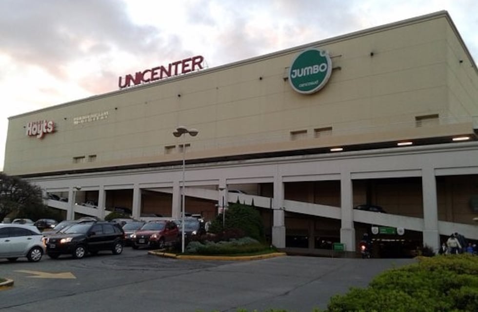 Video: desalojaron el shopping Unicenter, por una amenaza de bomba