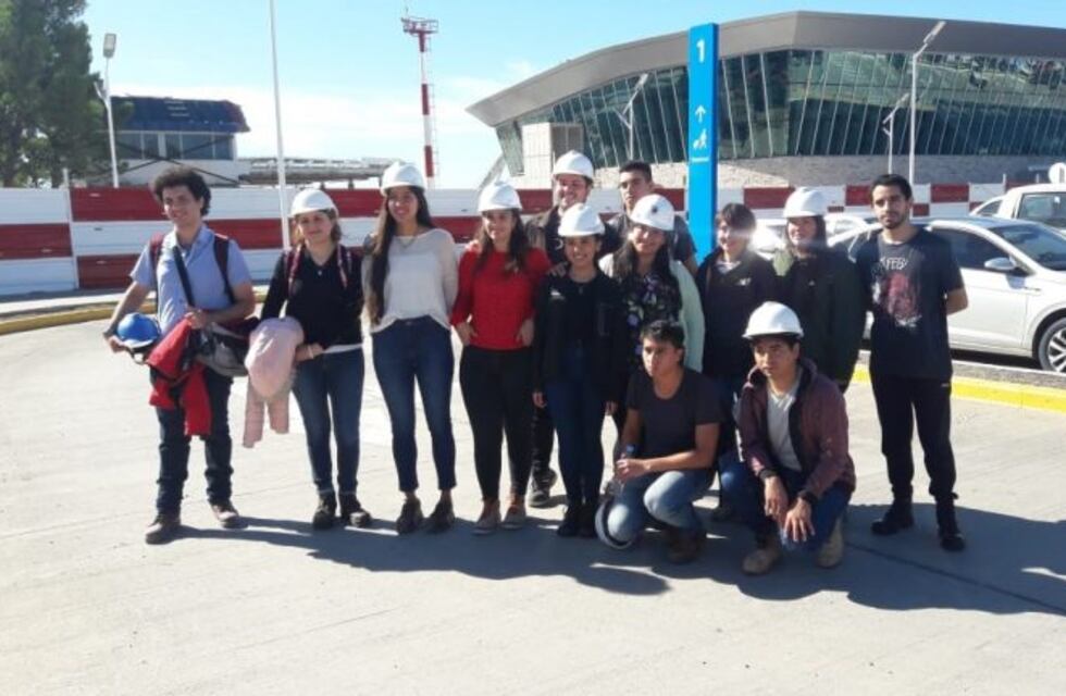Alumnos de la UNPSJB recorrieron las obras del Aeropuerto de Comodoro