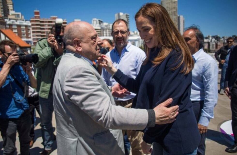 El intendente de Mar del Plata se fue de un acto porque le molestaba el sol