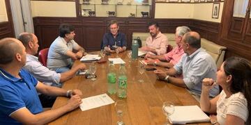 Juan José Bahillo- Ministro de Producción, Turismo y Desarrollo Económico de Entre Ríos con productores\nCrédito: SRG