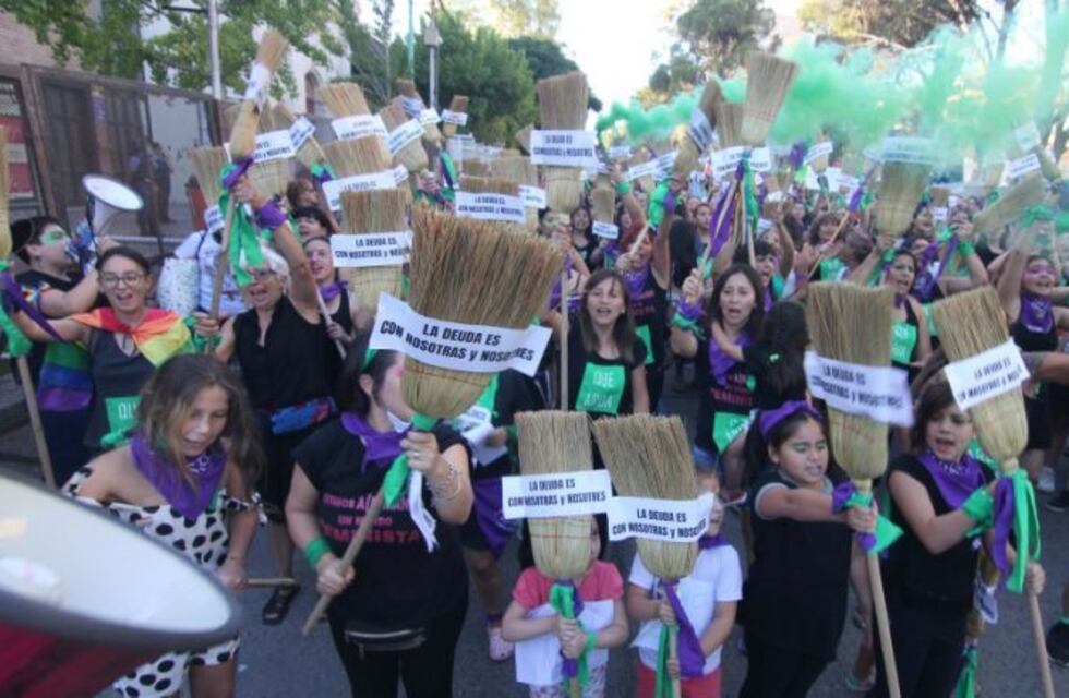 Miles de mujeres marcharon en Neuquén en contra de la violencia de género