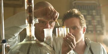 Bryan Cranston y Aaron Paul como Walter White y Jesse Pinkman en Breaking Bad\u002E (DPA)
