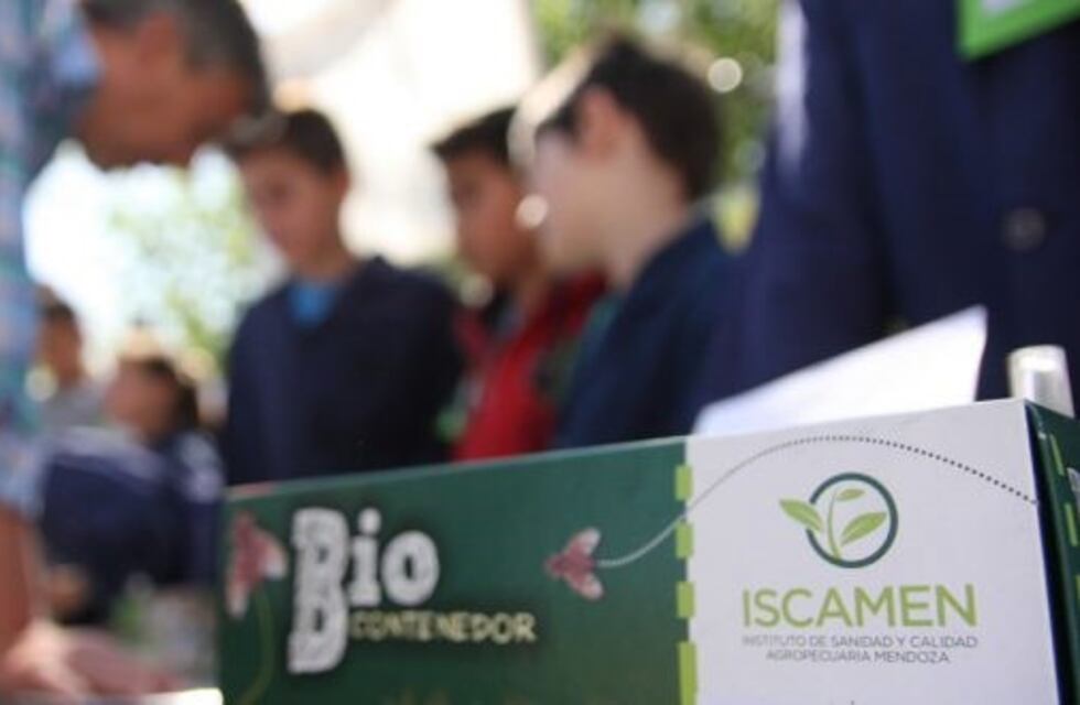 Comenzó la entrega de biocontenedores a escuelas primarias de Mendoza