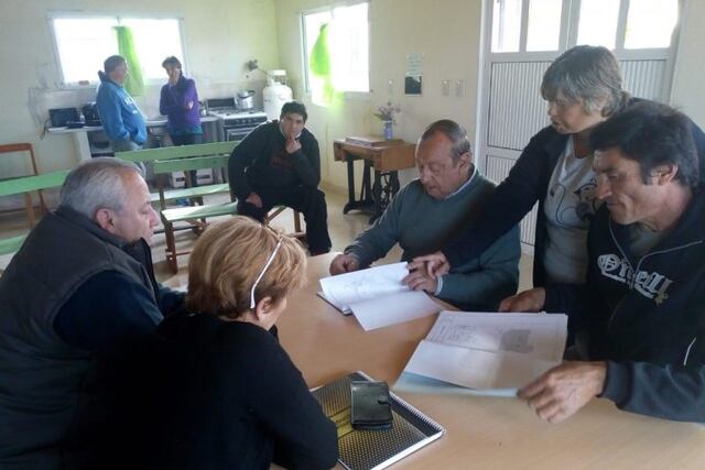 Carlos Sánchez reunido con vecinos del Barrio Fonavi