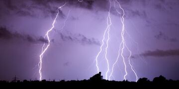 La mujer fue alcanzada por un rayo mientras trabajaba en un campo (AFP)\u002E