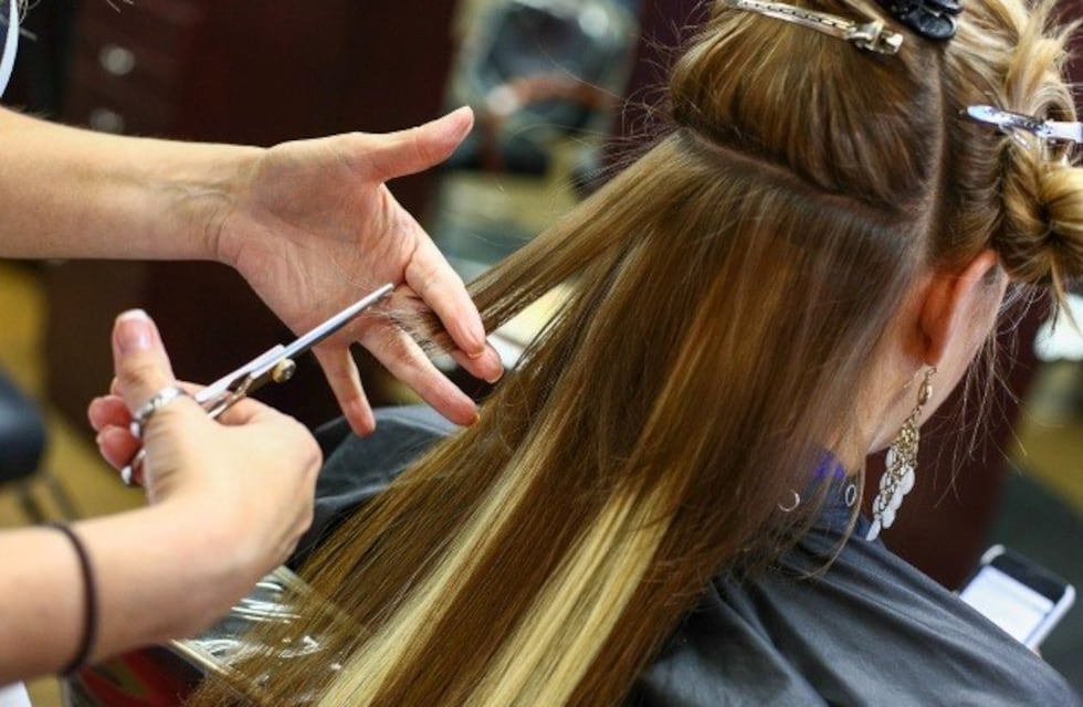 Se realizarán cortes de cabello gratis para todas las mujeres en Carlos Paz