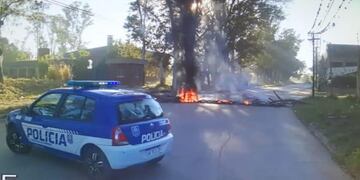 Quema de gomas en protestas municipales de Córdoba, mayo 2020\u002E