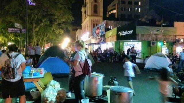 Protesta en el centro de Posadas por Barrios de Pie\u002E Piden planes, tierras y ayuda alimenticia\u002E (MisionesOnline)