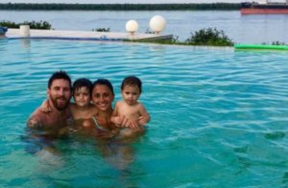 Messi cerró el 2016 con su familia en Rosario y en una pileta