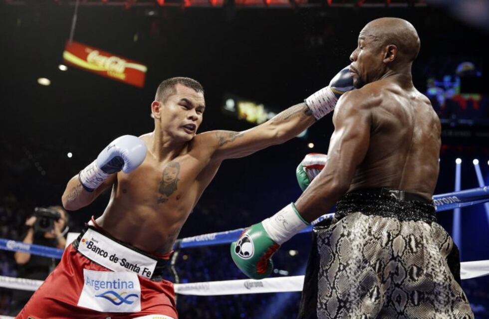 El "Chino" Maidana mostró su cadenita con el diente que le arrancó a Mayweather