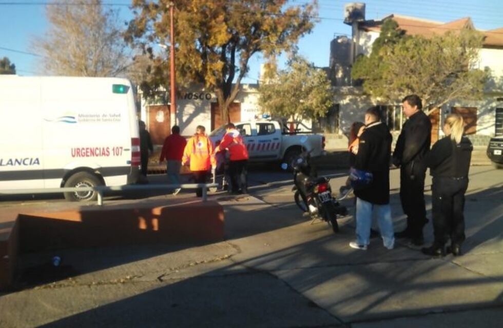 Auto se dio a la fuga tras chocar una moto
