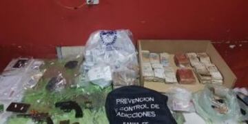 La ex divisiu00f3n de Drogas Peligrosas secuestru00f3 alrededor de 18 mil pesos en efectivo.