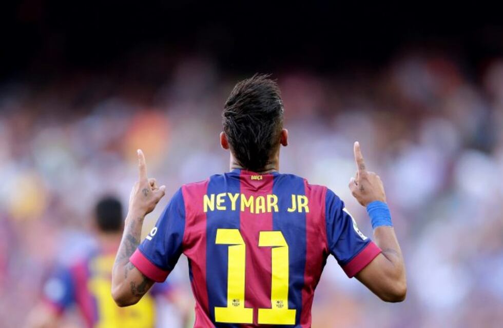 ¡Se les fue la mano! Hinchas del Barcelona queman camisetas de Neymar