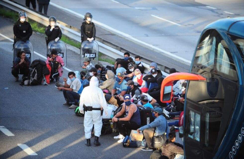 Ómnibus con extranjeros: Migraciones confirmó que tenía autorización oficial
