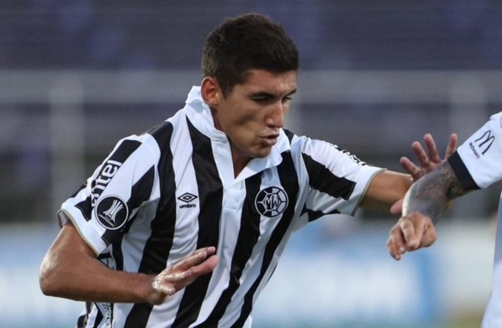 El uruguayo Barrandeguy sería el reemplazante de Molina en Central