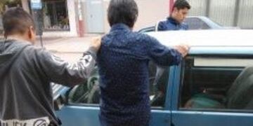 El hombre de 55 años, domiciliado en Villa Angela, fue aprehendido en la vía pública, cuando la policía iba a realizar el allanamiento\u002E (Diario Norte)\u002E