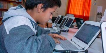 Imagen ilustrativa\u002E Desde el Ministerio de Educación brindarán conectividad a Internet a más de 288 escuelas de la provincia\u002E