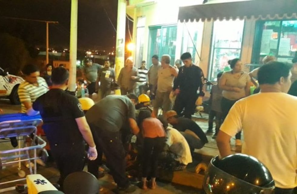 Conducía la motocicleta con sus 3 hijas, chocó y el test de alcoholemia le dio positivo