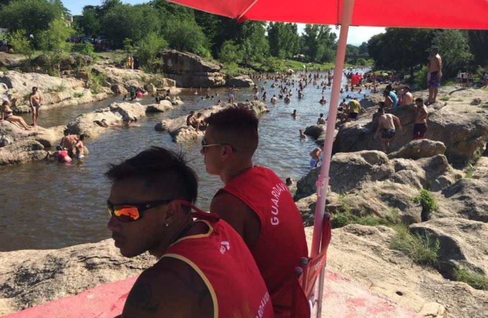 Carlos Paz: trabajoso rescate de dos niños y su papá