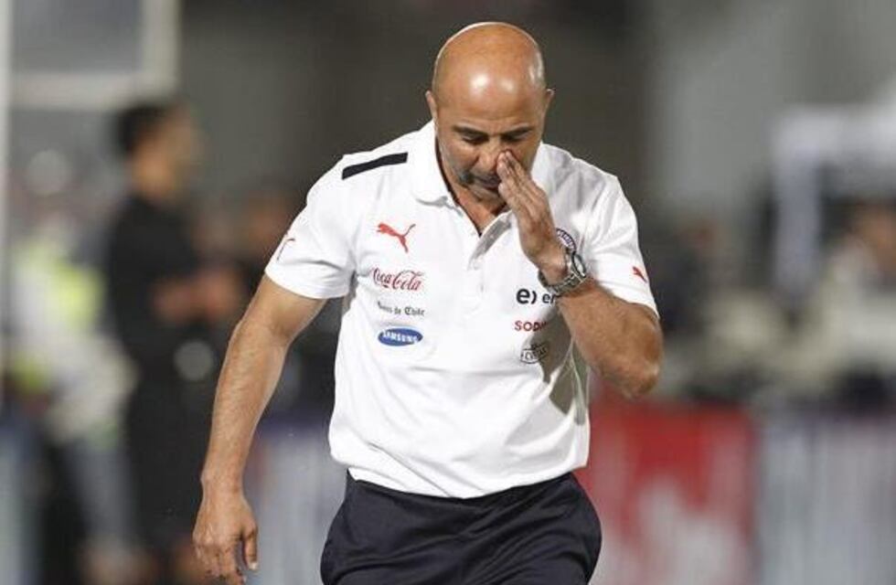 ¡Repugnante! El video que muestra cómo Sampaoli se come los mocos