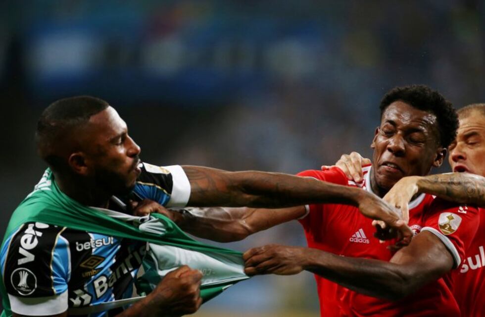 Batalla campal y ocho expulsados en el clásico entre Gremio e Inter por Copa Libertadores