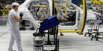 Los insumos para los autos están empezando a escasear en Córdoba\u002E