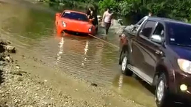 La Ferrari se quedó en un vado cordobés, en San Clemente\u002E