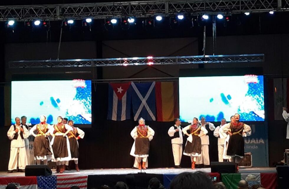Alrededor de diez mil personas en la XV Fiesta de las colectividades