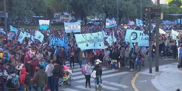 Organizaciones sociales cortan la 9 de Julio\u002E (Web)