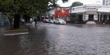 Las calles de Resistencia se encuentran inundadas por el temporal de esta madrugada\u002E