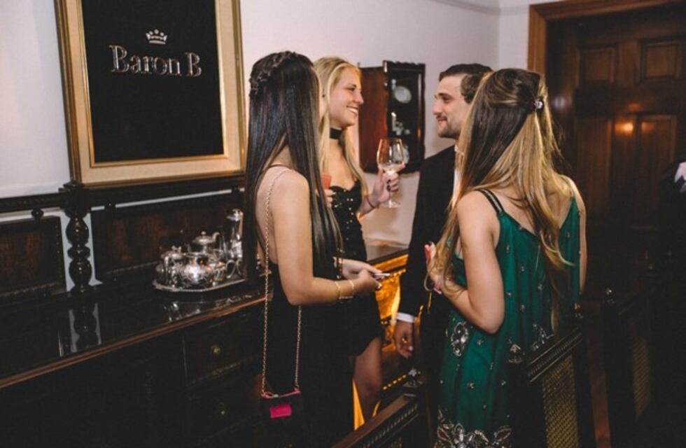 Fiesta en Córdoba recrea el espíritu francés de un club parisino
