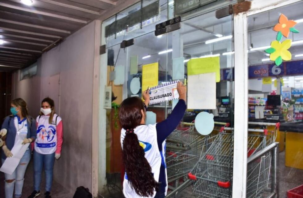 Clausuraron el Supermercado Cáceres sobre la calle Belgrano