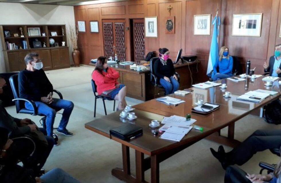 Tareas de empleados municipales y pago de sueldos, ejes del encuentro entre Luis Castellano y el SEOM