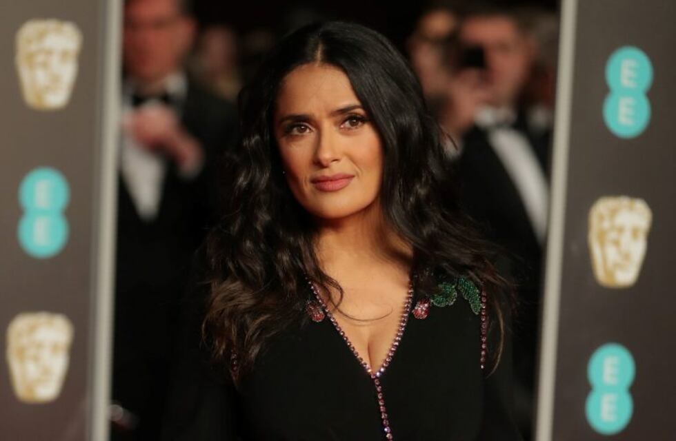 Salma Hayek revolucionó Instagram con su escote