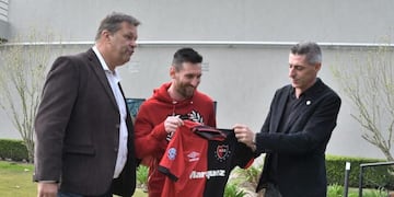 Los dirigentes rojinegros Cristian D'Amico y Juan José Concina visitaron a la \