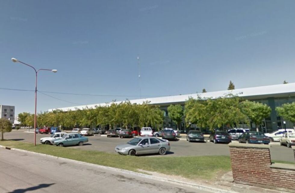 Detuvieron a una pareja que golpeó a un joven para robarle