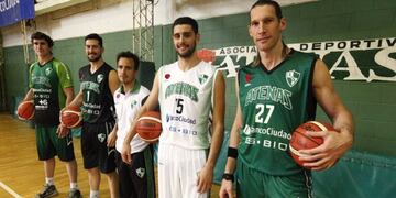 Las figuras del plantel Verde con la camiseta en sus tres versiones\u002E