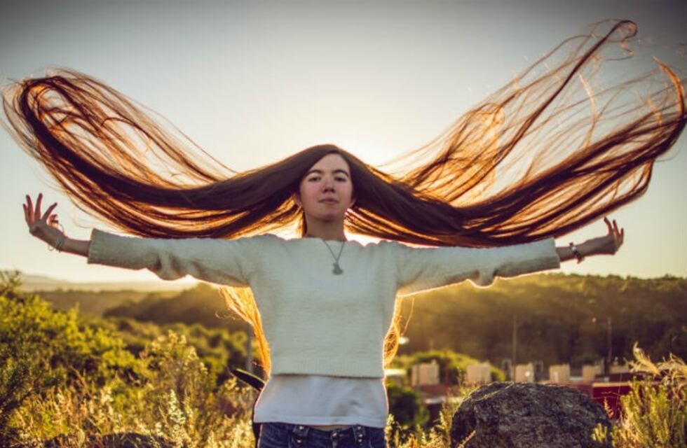 Una cordobesa, la adolescente con el pelo más largo del mundo