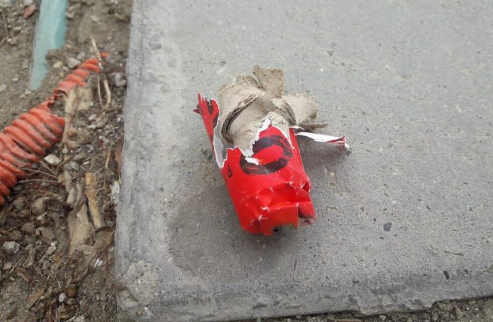 A un nene le explotó un petardo en la mano