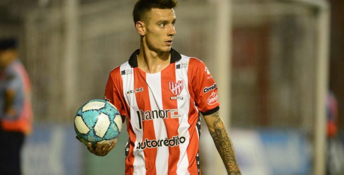 El extremo izquierdo, antes de irse, extendió su contrato y donó pelotas a La Agustina\u002E